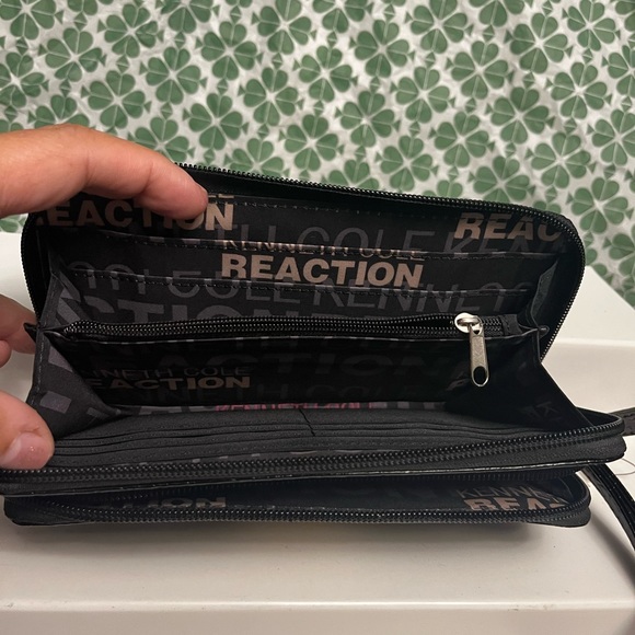 Kenneth Kole Wristlest with Double Zippered Compartments!! - Picture 2 of 9